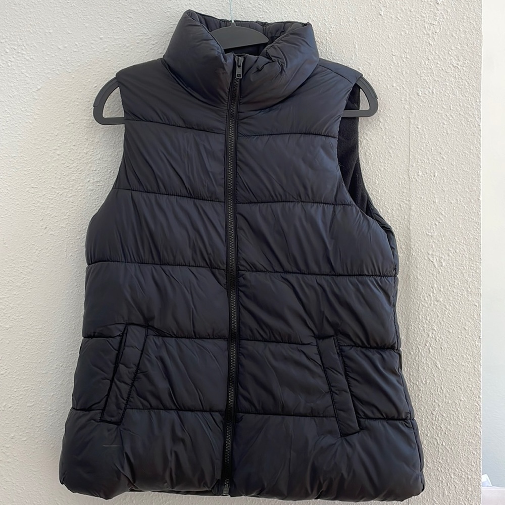 Old Navy Black Puffer Vest -XS